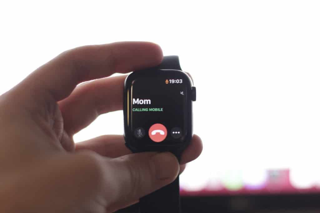 make phone calls with smart watch - apple watch specifically